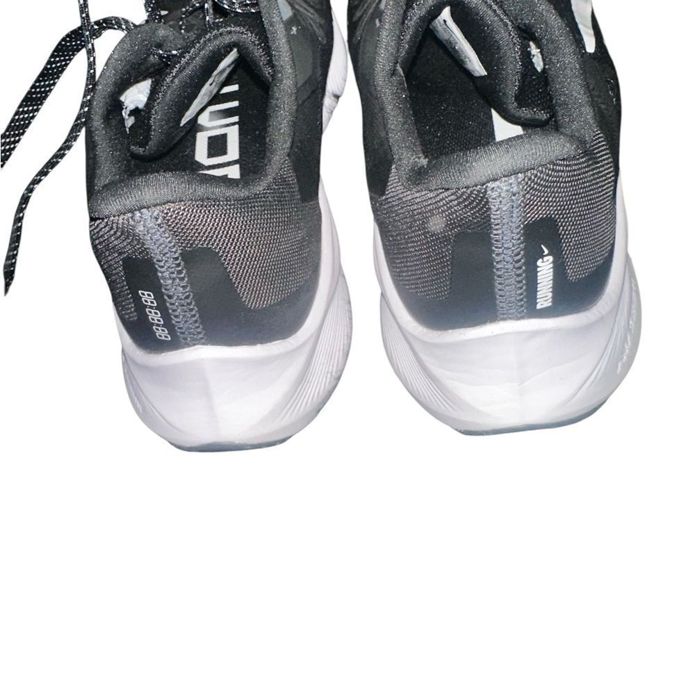 Nike Women’s Air Zoom Winflo 7 Black and White Running Shoes. Size 7.5 - Picture 6 of 8